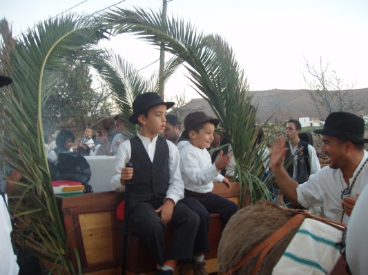 niños conduciendo.JPG