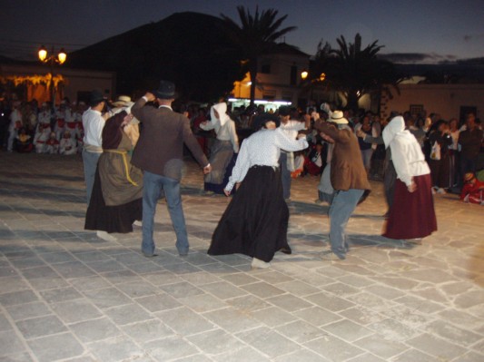 A.F Tetir bailando.JPG